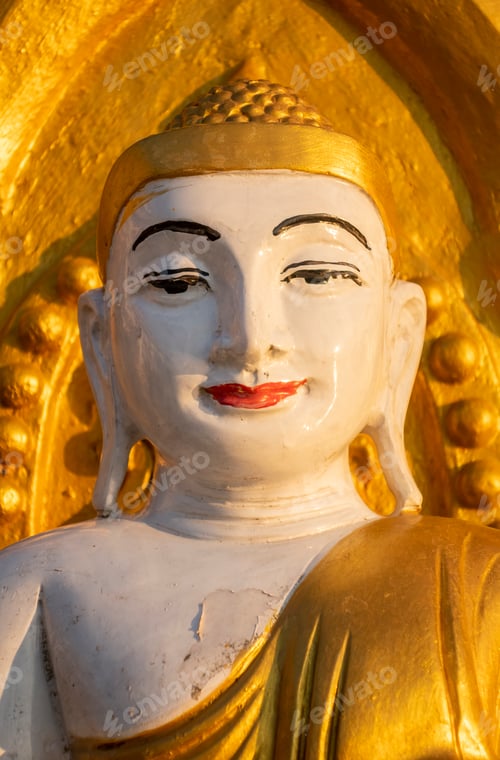 Preview: Kyaik Tan Lan or Kyaikthanlan Pagoda in Mawlamyine, face and shoulders