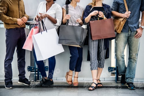 Preview: Diverse people with shopping bags