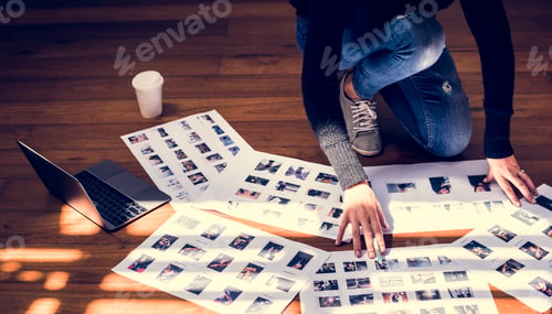 Preview: Businesswoman working in office