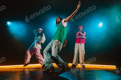 Preview: Group of hip hop dancer dancing together.