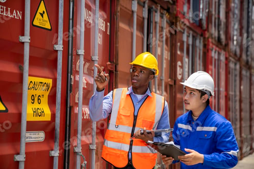 Preview: Foreman checking and control loading containers.