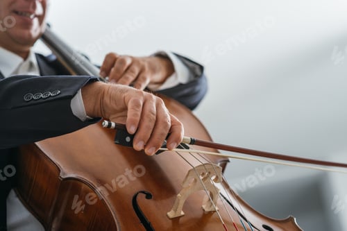 Preview: Professional cellist performing