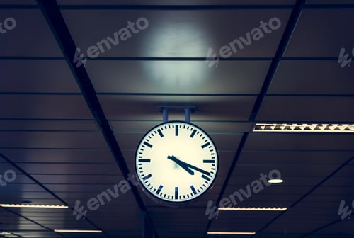 Preview: Clock on a train station