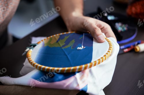 Vista previa: Mujer bordado a mano