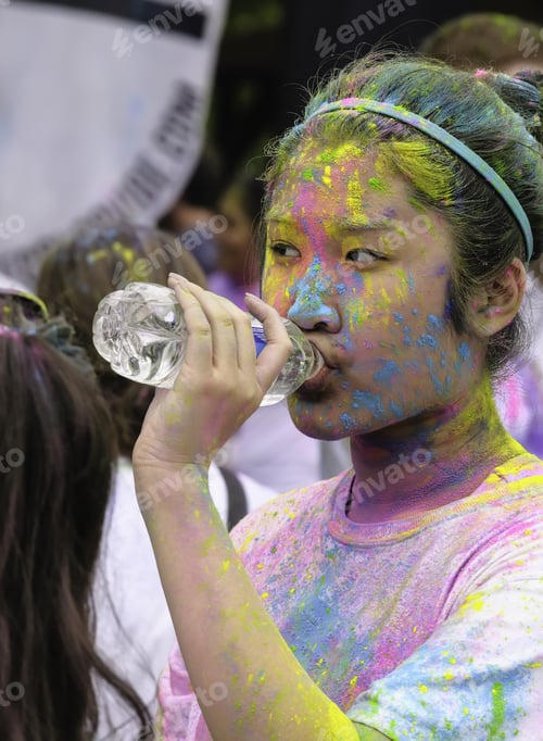 Preview: Lake Zurich, Illinois, Usa - June 20, 2015: A Young Woman Runner Drinks Bottled Water After Getting
