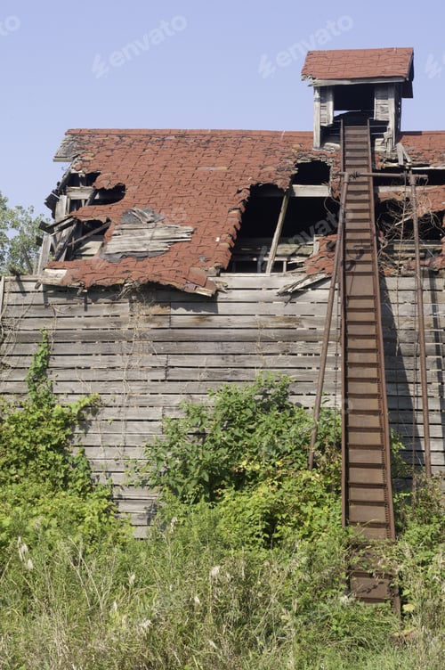 Preview: Disintegrating Old Barn With Remains Of Elevator In State Park