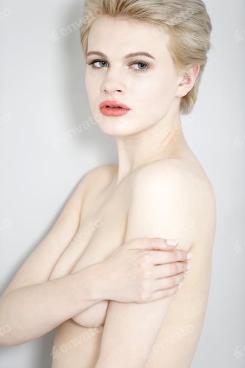 Preview: Attractive Young Woman In Beauty Style Pose With Blonde Hair.