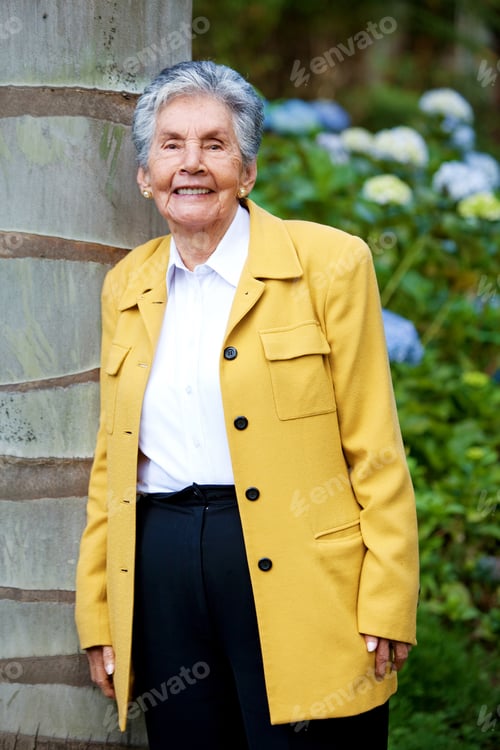 Preview: Happy Senior Woman With A Formal Clothing Outdoors