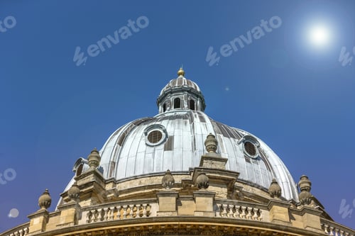Preview: Beautiful Large Dome Roof On An Historic Building In Oxford