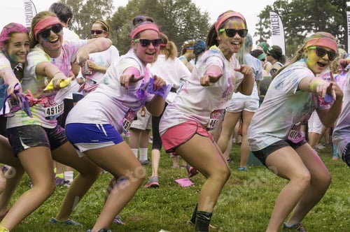 Preview: Lake Zurich, Illinois, Usa - June 20, 2015: Five Girls Dance Happily Together Before A 5K "Fun Run"