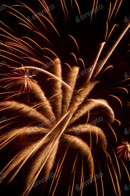 Preview: Tarantula-Like Burst Of Fireworks With Other Glowing Effects