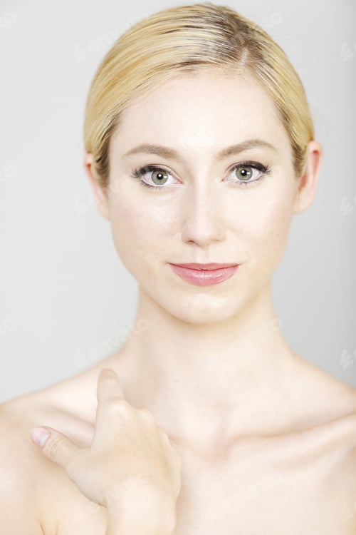 Preview: Beautiful Woman with Blond Hair Posing