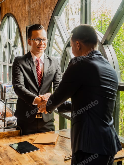 Vista previa: Two Asia Business Man Seminar Pastnership Feeling Happy And Smiling Face Work Togather Teamwork