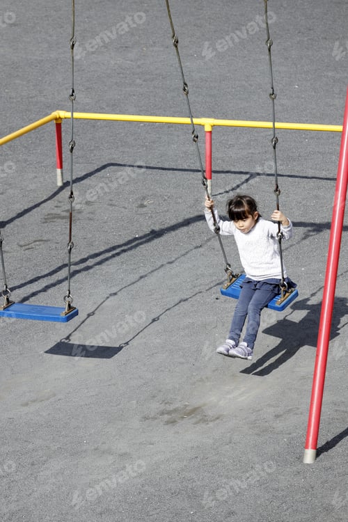 Preview: Japanese Girl On The Swing (5 Years Old)