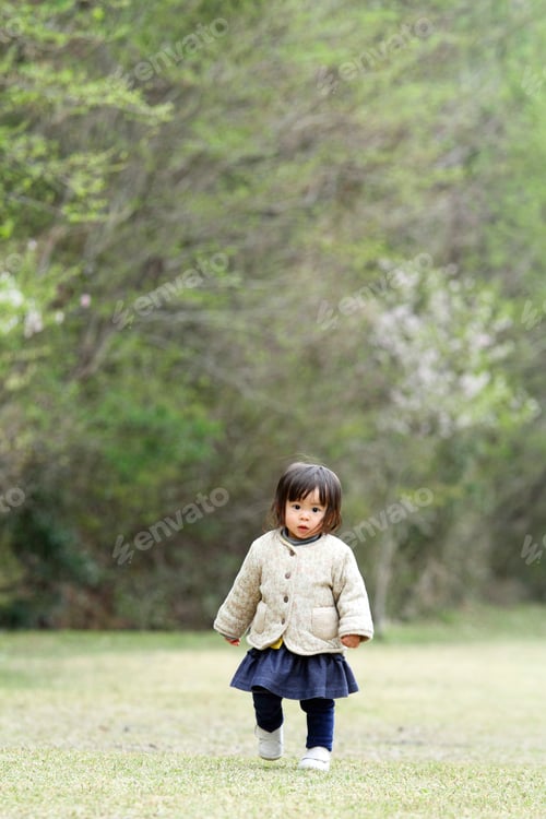 Preview: Japanese Girl Walking On The Grass (1 Year Old)