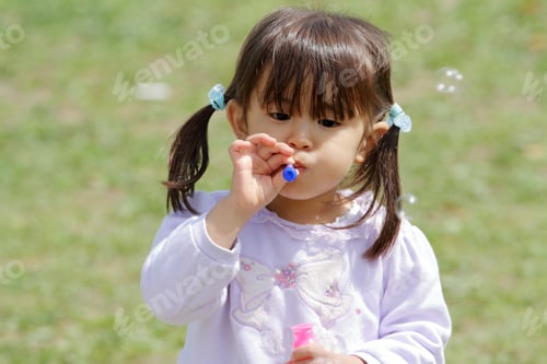 Preview: Japanese Girl Playing With Bubble (3 Years Old)