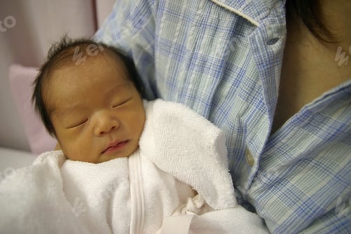 Preview: Newborn Baby Hold By His Mother (Japanese Boy)