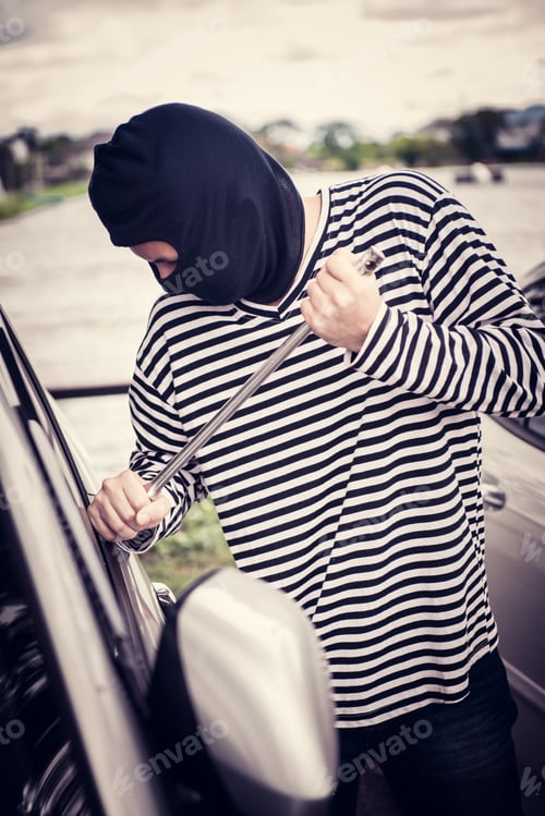 Preview: Thief Is Trying To Steal The Car At The Public Parking