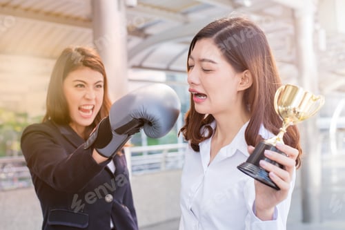 Preview: Fight Her Friend To Win Trophy, Business Competition