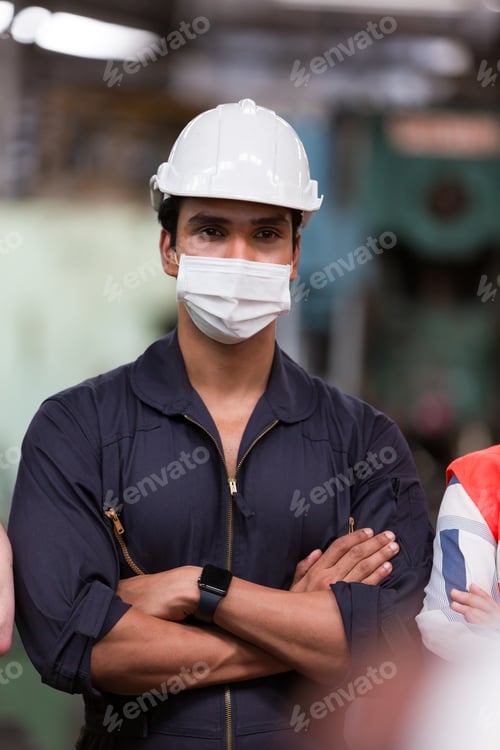 Preview: Male Engineer Worker Wearing Protective Medical Face Mask For Health, Helmet And Safety Uniform In
