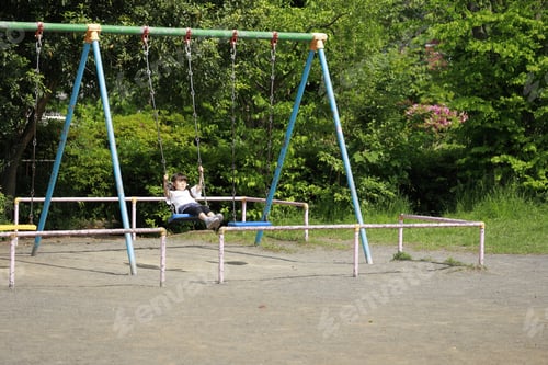 Preview: Japanese Girl On The Swing (5 Years Old)