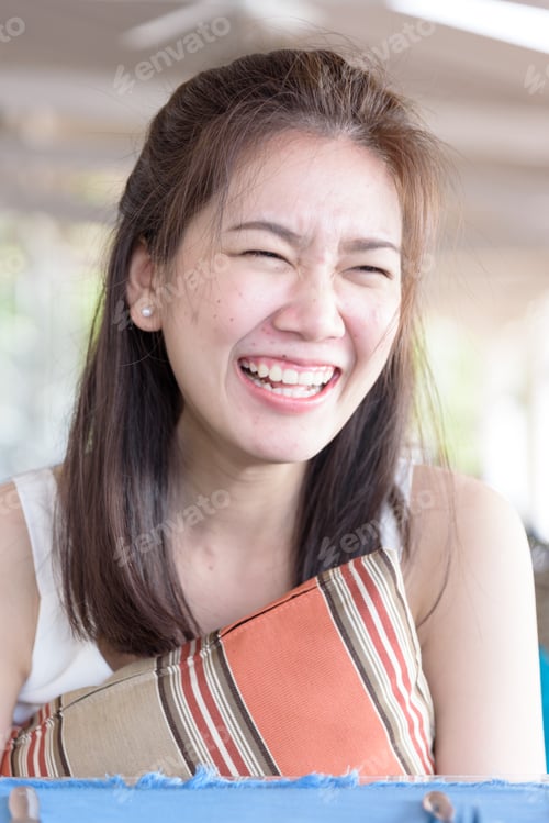 Preview: Beautiful Asian Woman Has Happy And Laughing In The Bar And Restaurant For Dinner In The Evening
