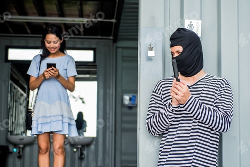 Preview: Thief Is Trying To Steal At The Public Place