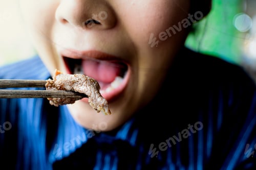 Preview: A Girl Has Feeling Very And Super Hungry For Eating Beef In The Lunch Time.