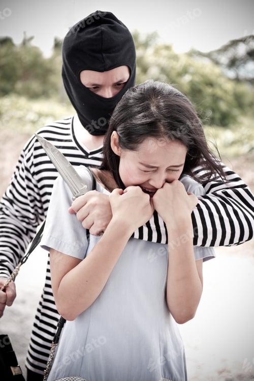 Preview: Thief Is Trying To Steal At The Public Place