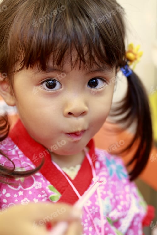 Preview: Japanese Girl Eating Shaved Ice In Yukata (3 Years Old)