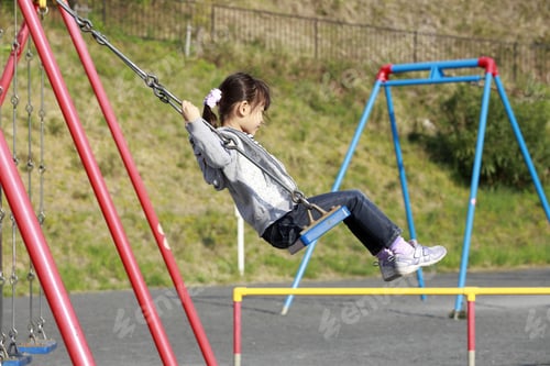 Preview: Japanese Girl On The Swing (5 Years Old)