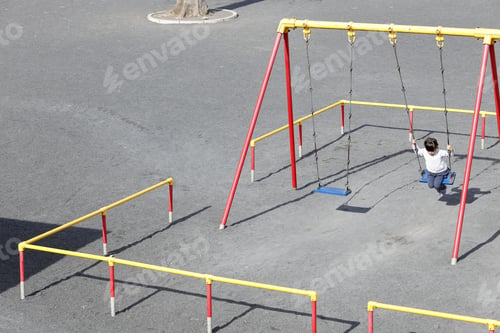 Preview: Japanese Girl On The Swing (5 Years Old)
