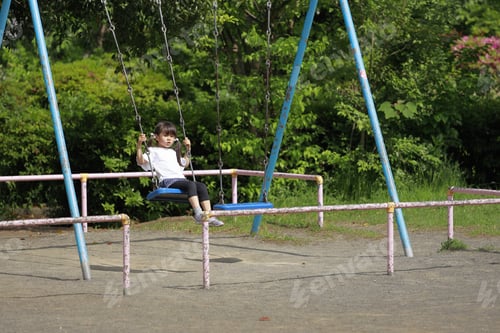 Preview: Japanese Girl On The Swing (5 Years Old)