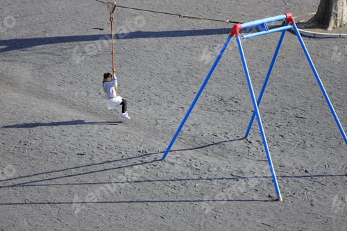 Preview: Japanese Girl (5 Years Old) Playing With Flying Fox