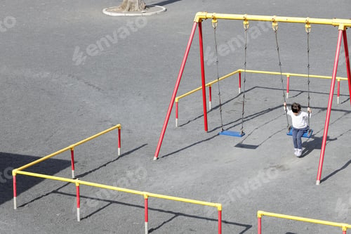 Preview: Japanese Girl On The Swing (5 Years Old)
