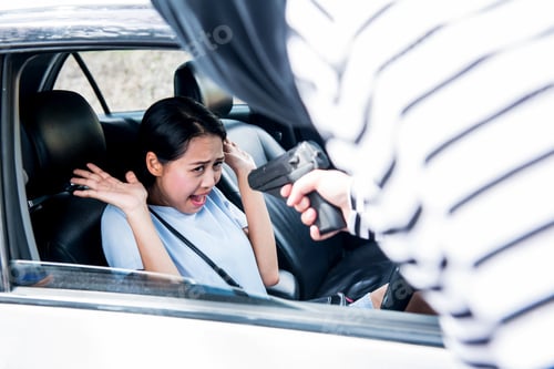 Preview: Thief Is Trying To Steal The Car At The Public Parking