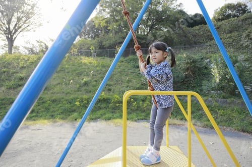 Preview: Japanese Girl (5 Years Old) Playing With Flying Fox