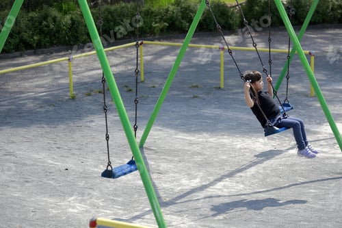 Preview: Japanese Girl On The Swing (5 Years Old)