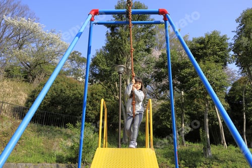 Preview: Japanese Girl (5 Years Old) Playing With Flying Fox
