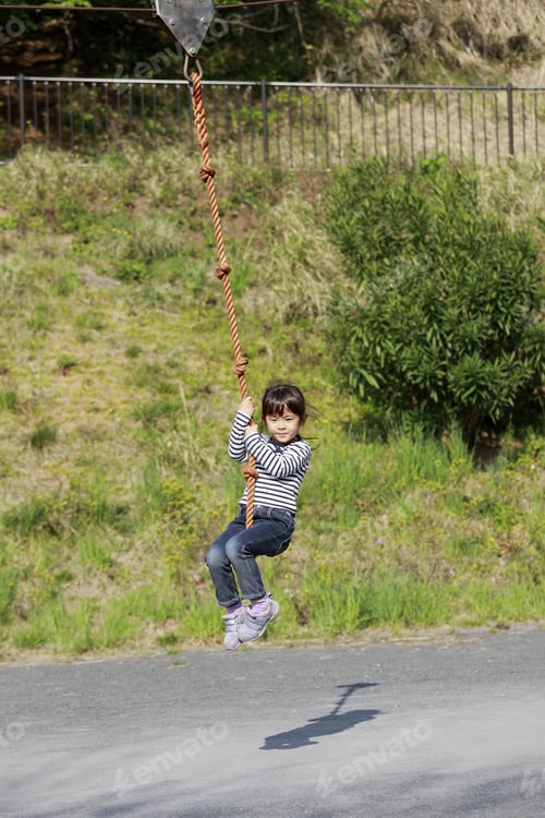 Preview: Japanese Girl (5 Years Old) Playing With Flying Fox