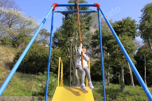 Preview: Japanese Girl (5 Years Old) Playing With Flying Fox