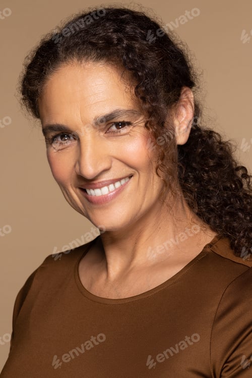Preview: Smiling Woman in Brown Top Posing for Portrait