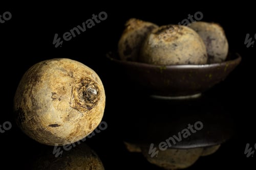 Preview: Group Of Four Whole Raw Red Beetroot In Dark Ceramic Bowl Isolated On Black Glass