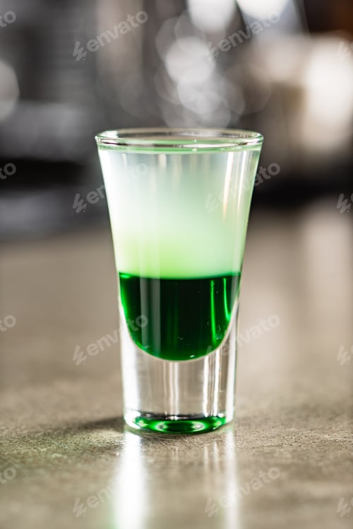 Preview: Cocktail In The Bar