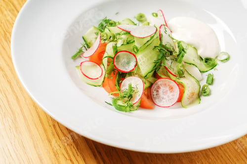 Preview: Fresh Salad With Radish