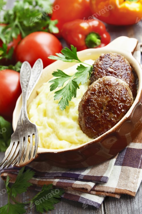 Preview: Cutlets With Potato Puree In A Ceramic Pot