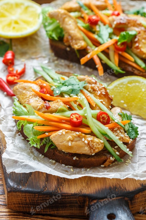 Preview: Asian Sandwich With Fried Chicken And Fresh Vegetables-Carrots, Cucumber, Chili Pepper, Cilantro
