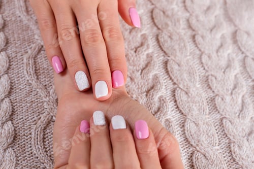 Preview: Bicolor Spring Manicure With Ornament.