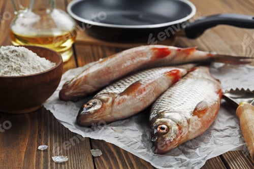 Preview: Fresh Fish Rudd, Ide On A Wooden Table
