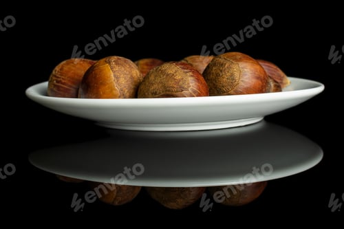Preview: Lot Of Whole Sweet Brown Chestnut On White Ceramic Plate Isolated On Black Glass